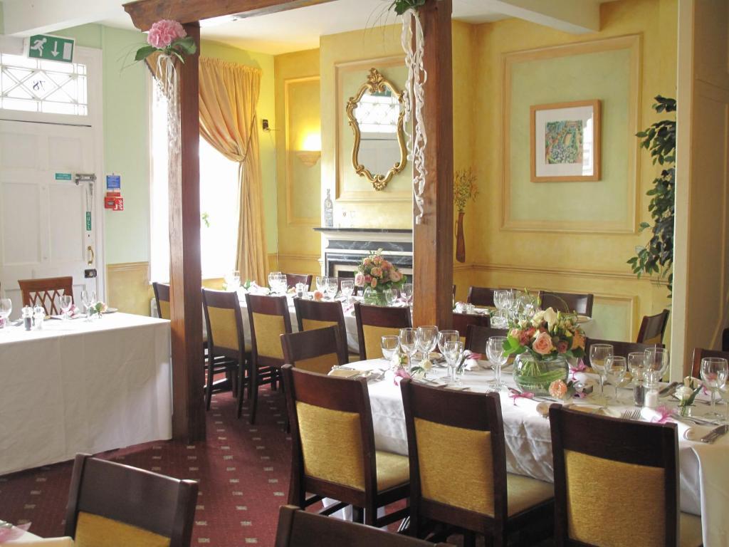 Berties Hotel Ромси Екстериор снимка